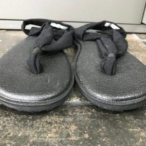 Sanuk Black Triangle Womens Yoga Mat Sandal